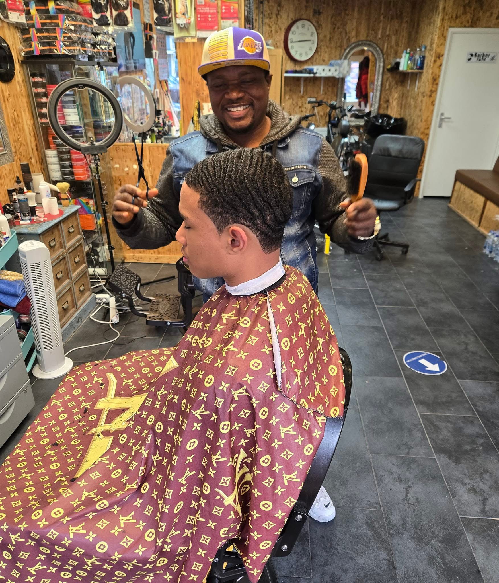 Knipsel — twist styling